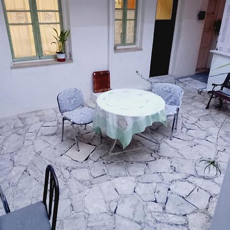Апартаменты Στην Αυλή Της Ράχης Каламата Экстерьер фото