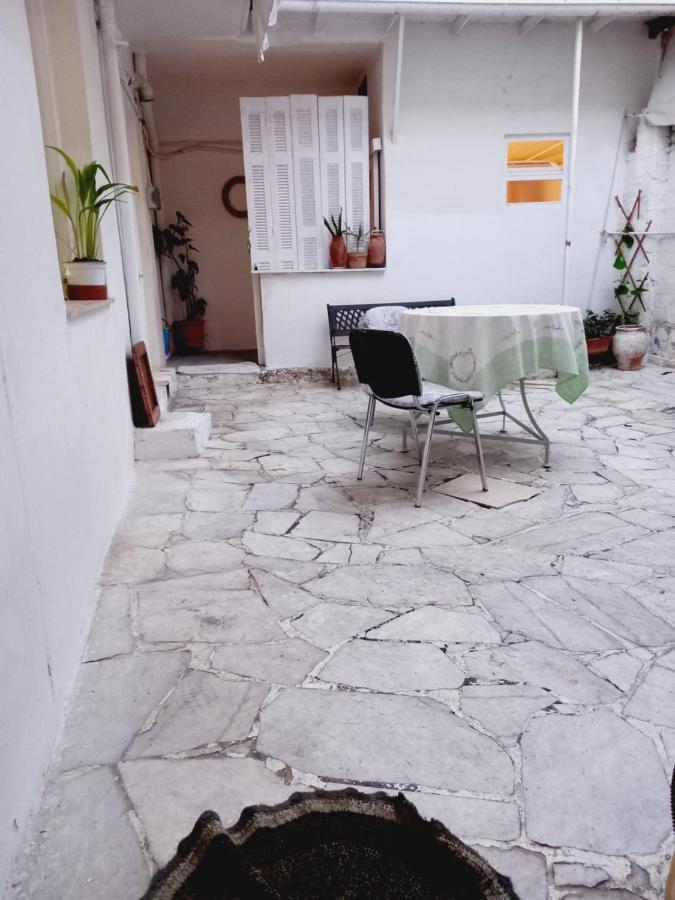 Апартаменты Στην Αυλή Της Ράχης Каламата Экстерьер фото